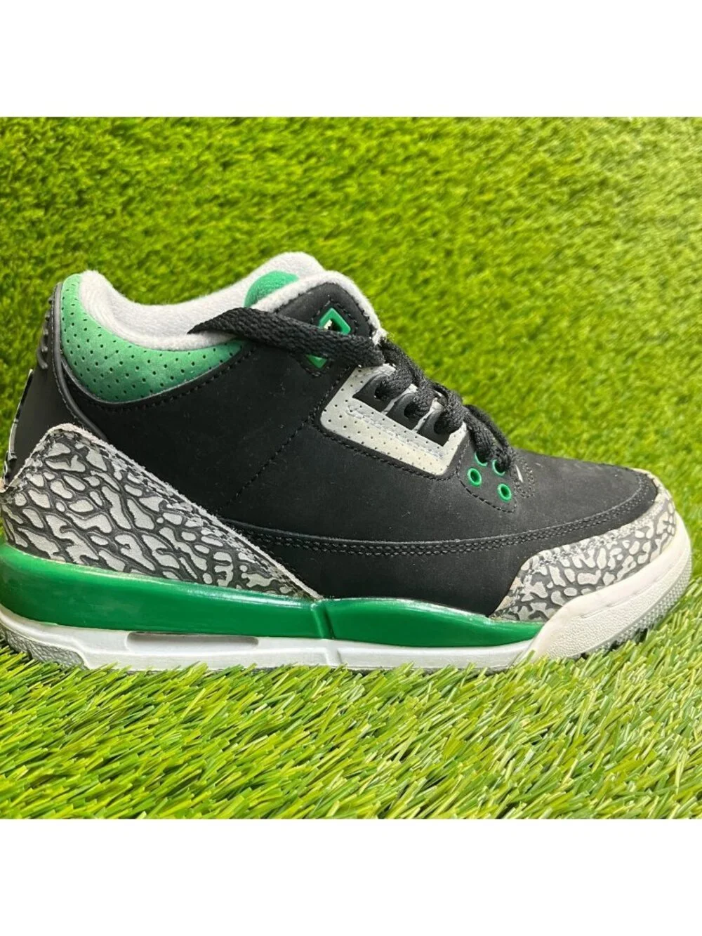 Nike Air Jordan 3 Retro Boys Size 5.5Y Black Green Gray Athletic Shoes Sneakers